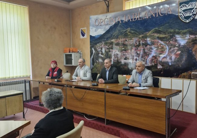 Potpisani sporazumi o pomoći za domaćinstva pogođena prirodnom nesrećom u Jablanici